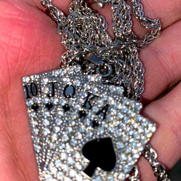 Hand Of Cards Pendant w Free Chain - Picture 5 of 5